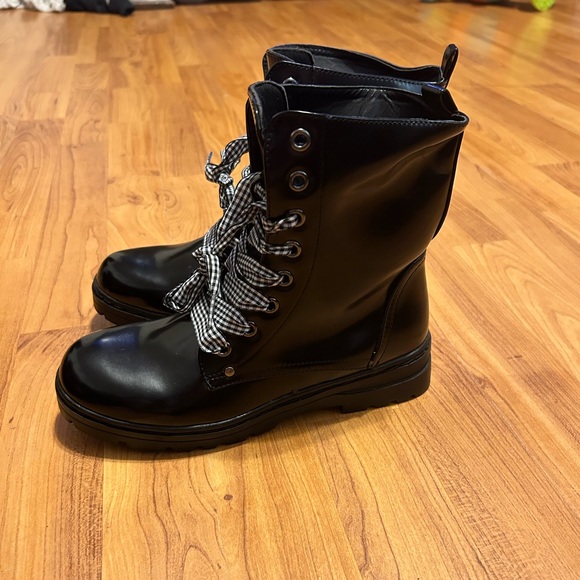 Boots - Picture 2 of 8